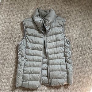 Light grey Uniqlo puffer vest